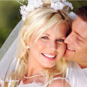 Perfect your teeth in just a few months before your wedding with Incognito Braces! 